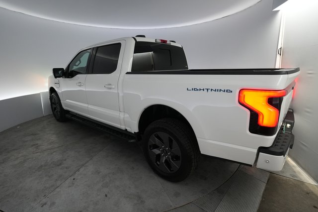 2022 Ford F-150 Lightning — photo 2 of 17