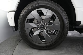 2022 Ford F-150 Lightning — photo 9 of 17