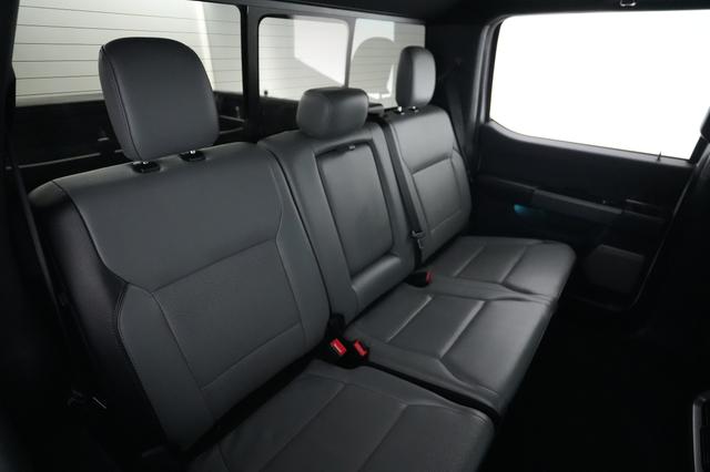 2022 Ford F-150 Lightning — photo 4 of 17