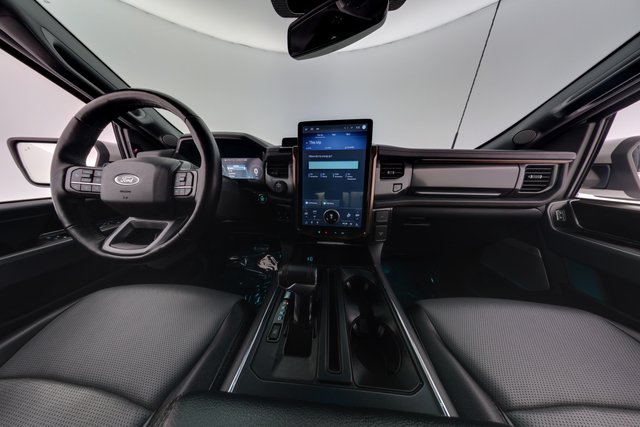 2022 Ford F-150 Lightning — photo 14 of 17