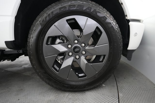 2022 Ford F-150 Lightning — photo 10 of 17