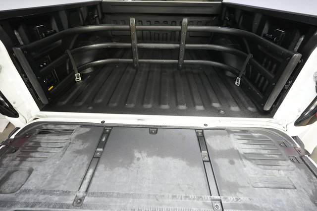 2022 Ford F-150 Lightning — photo 6 of 17