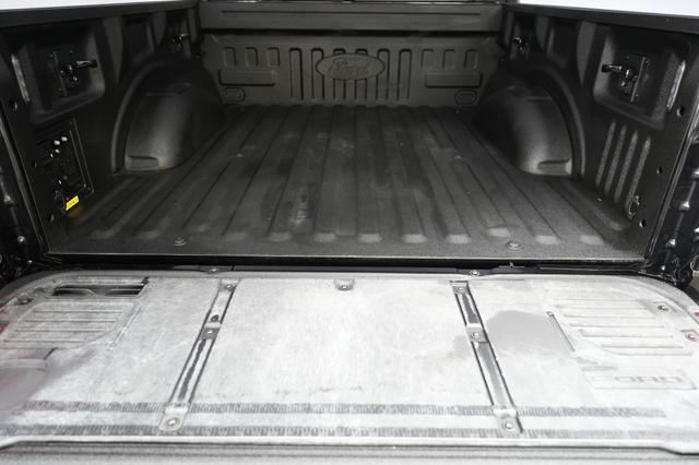 2022 Ford F-150 Lightning — photo 6 of 16