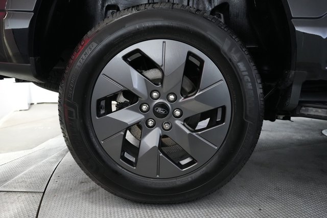 2022 Ford F-150 Lightning — photo 11 of 16