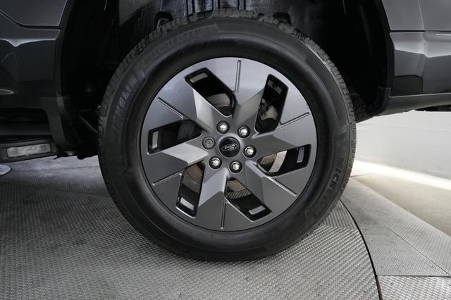2022 Ford F-150 Lightning — photo 7 of 16