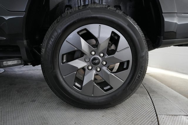 2022 Ford F-150 Lightning — photo 7 of 16