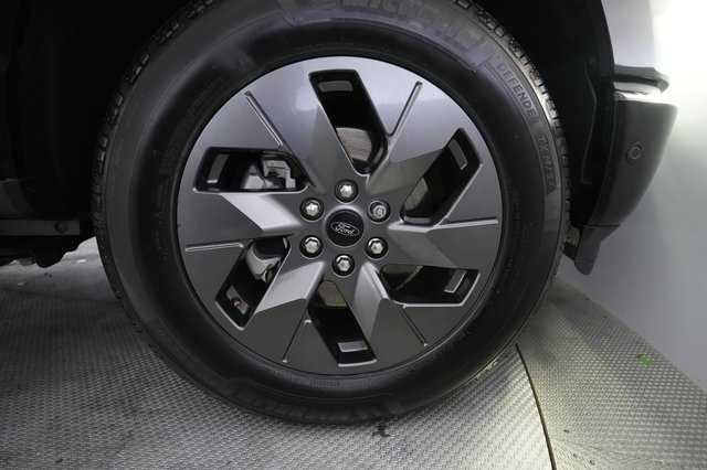 2022 Ford F-150 Lightning — photo 10 of 16