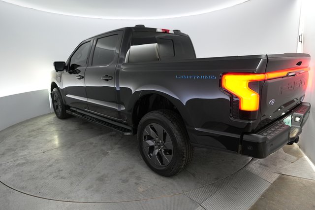 2022 Ford F-150 Lightning — photo 2 of 16