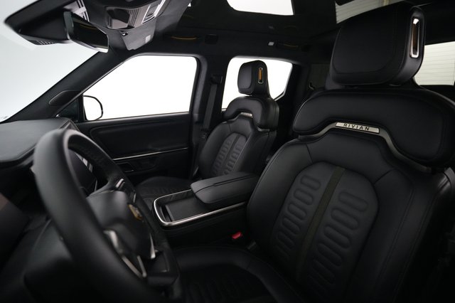 2023 Rivian R1T — photo 3 of 28