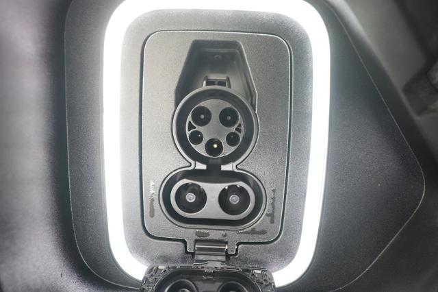 2023 Rivian R1T — photo 8 of 28