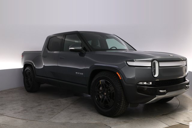 2023 Rivian R1T — photo 10 of 28
