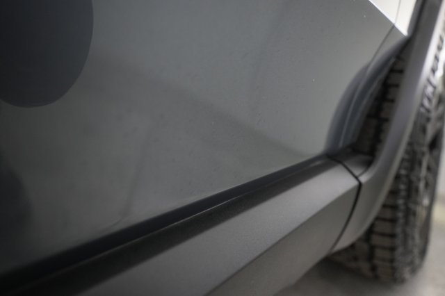 2023 Rivian R1T — photo 25 of 28