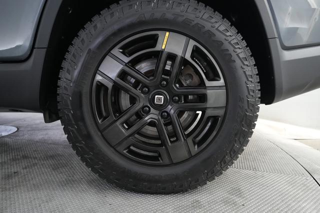 2023 Rivian R1T — photo 7 of 28