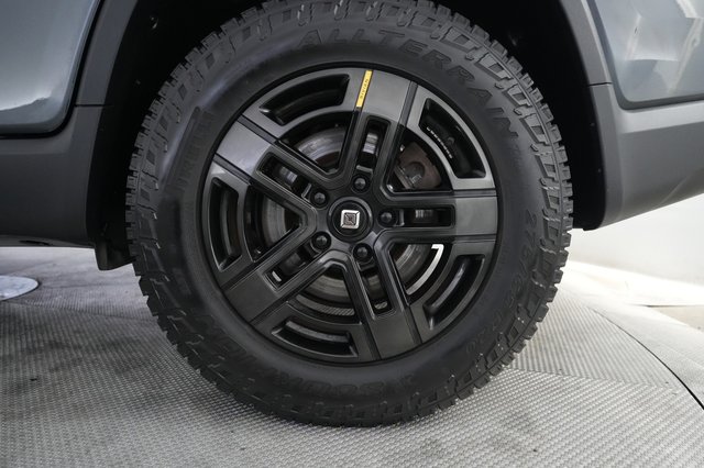 2023 Rivian R1T — photo 7 of 28