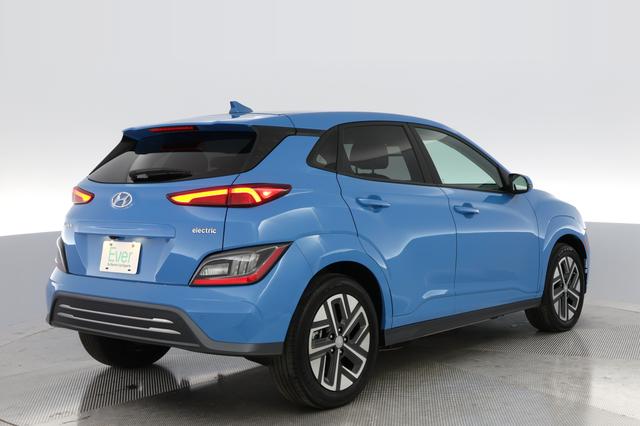 2022 Hyundai Kona — photo 2 of 22