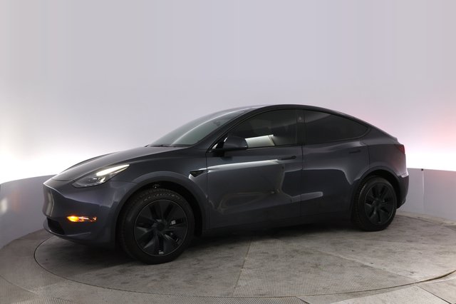 2025 Tesla Model Y — photo 14 of 21