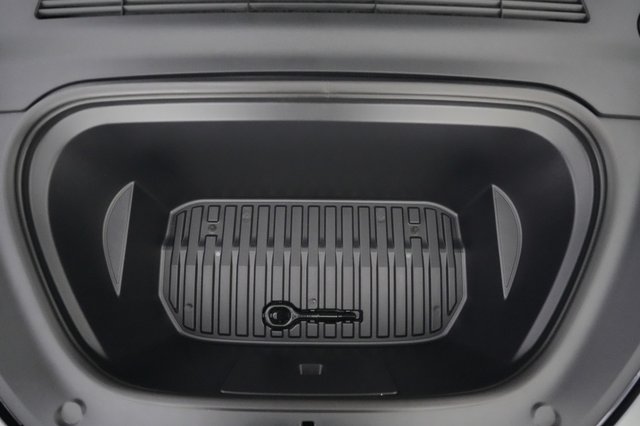 2025 Tesla Model Y — photo 20 of 21