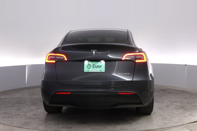 2025 Tesla Model Y — photo 12 of 21