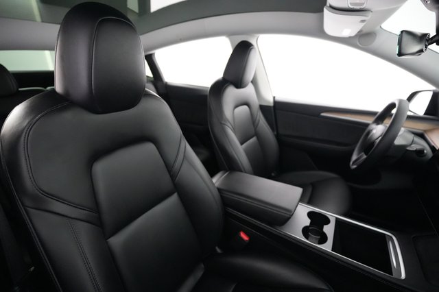 2025 Tesla Model Y — photo 18 of 21