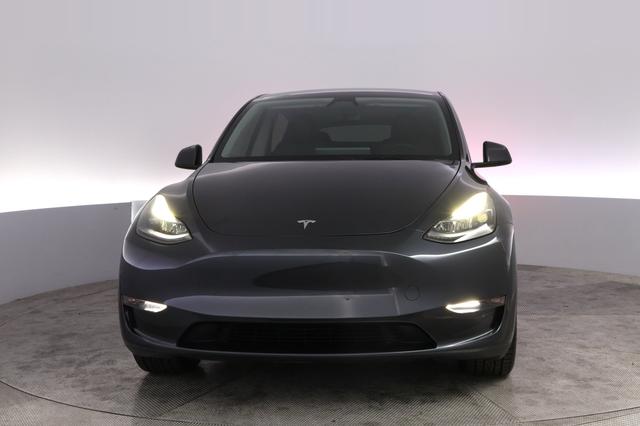 2025 Tesla Model Y — photo 9 of 21