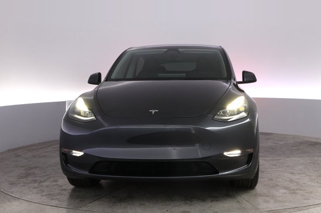 2025 Tesla Model Y — photo 9 of 21