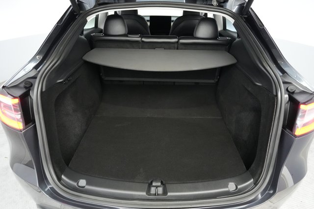 2025 Tesla Model Y — photo 6 of 21