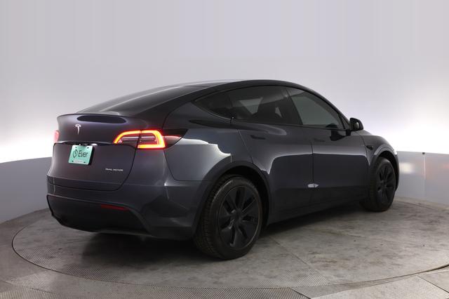 2025 Tesla Model Y — photo 2 of 21