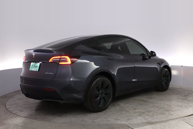 2025 Tesla Model Y — photo 2 of 21