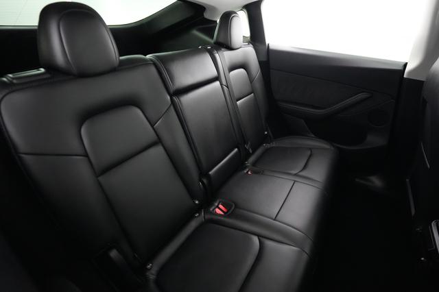 2025 Tesla Model Y — photo 4 of 21