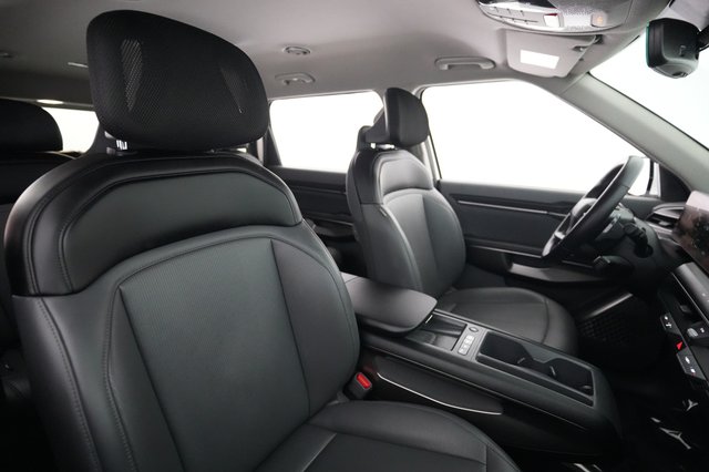 2024 Kia EV9 — photo 18 of 23