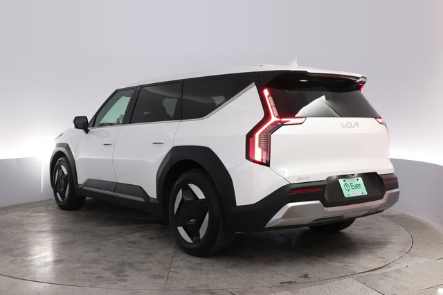 2024 Kia EV9 — photo 13 of 23