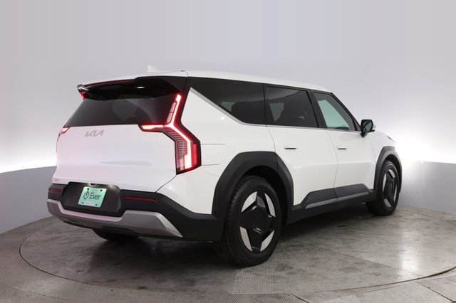 2024 Kia EV9 — photo 2 of 23