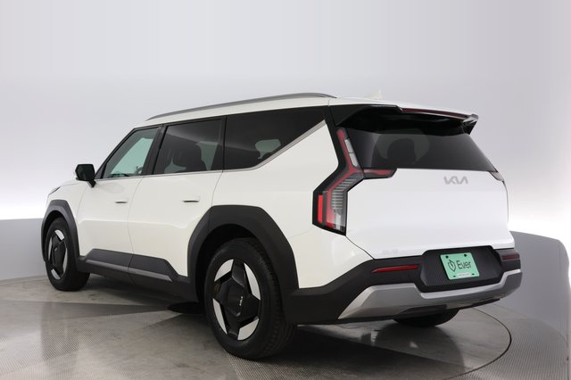 2024 Kia EV9 — photo 13 of 31