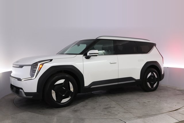 2024 Kia EV9 — photo 14 of 28