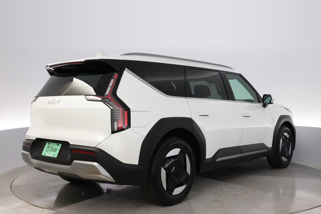 2024 Kia EV9 — photo 2 of 31