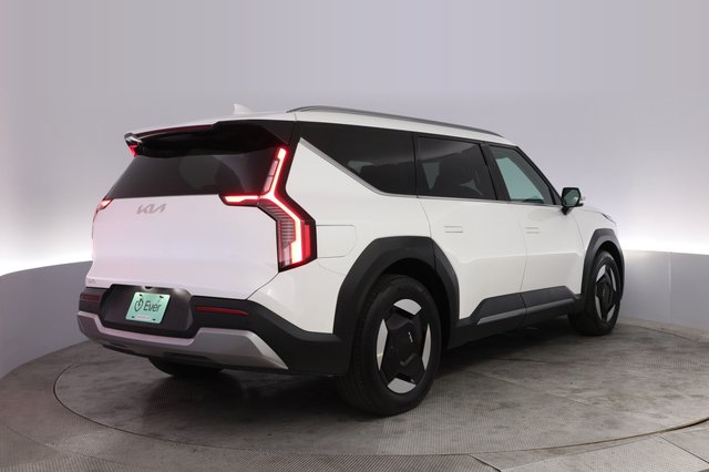 2024 Kia EV9 — photo 2 of 28