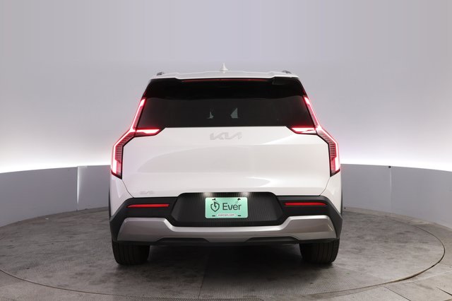 2024 Kia EV9 — photo 12 of 28