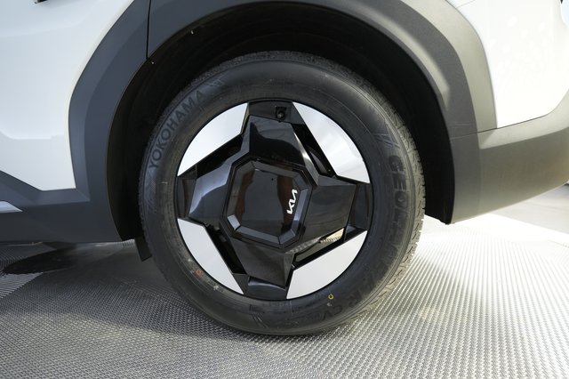 2024 Kia EV9 — photo 17 of 31
