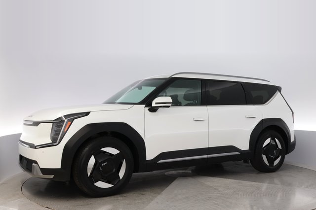 2024 Kia EV9 — photo 14 of 31