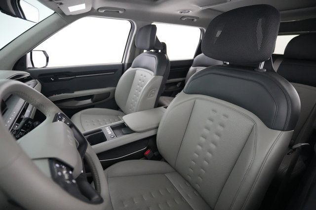2024 Kia EV9 — photo 3 of 28