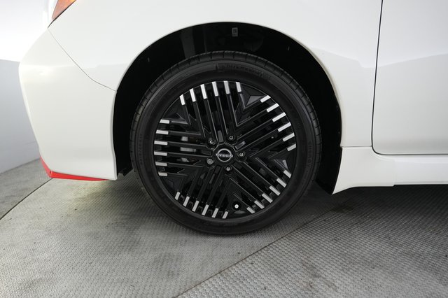 2025 Nissan LEAF — photo 15 of 20