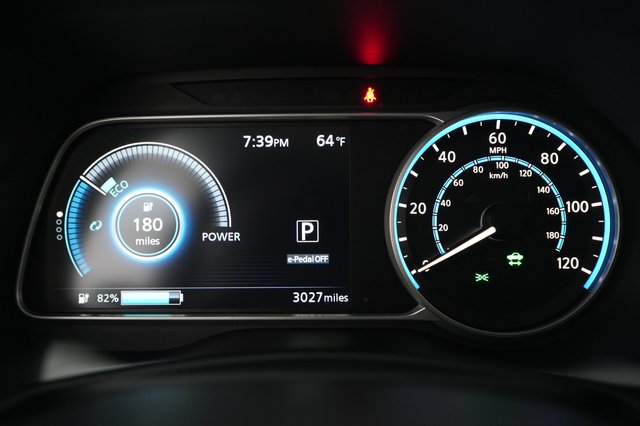 2025 Nissan LEAF — photo 5 of 20