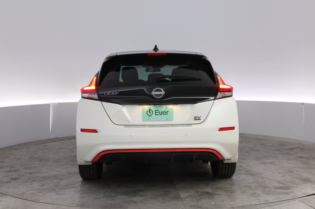 2025 Nissan LEAF — photo 12 of 20