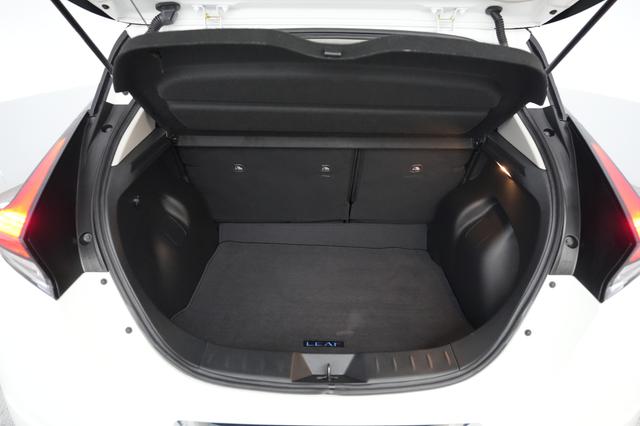2025 Nissan LEAF — photo 6 of 20