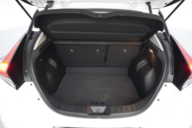 2025 Nissan LEAF — photo 6 of 20
