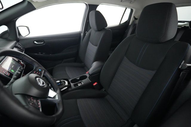 2025 Nissan LEAF — photo 3 of 20