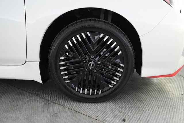 2025 Nissan LEAF — photo 16 of 20