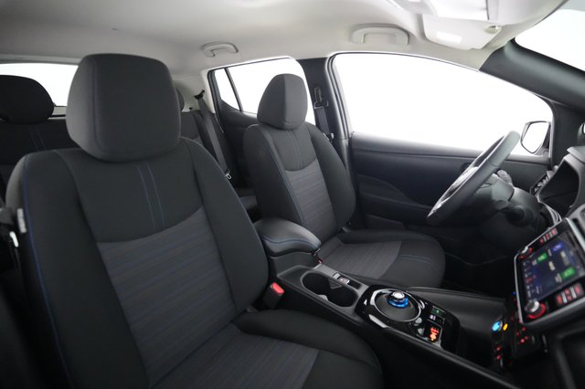2025 Nissan LEAF — photo 18 of 20