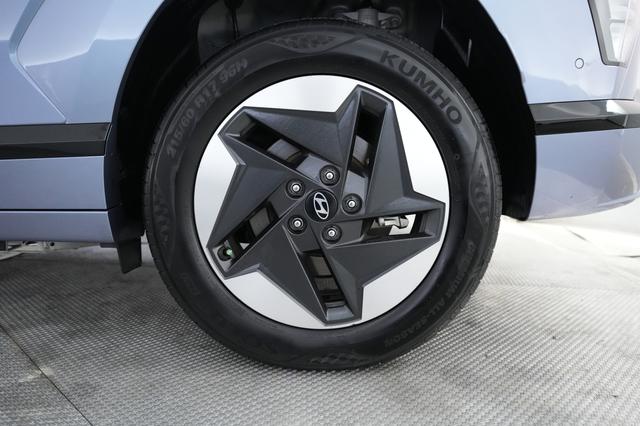 2024 Hyundai Kona Electric — photo 7 of 24