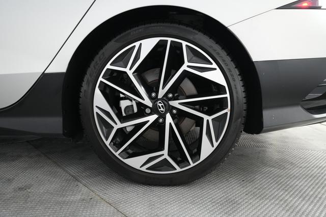2025 Hyundai IONIQ 6 — photo 7 of 24